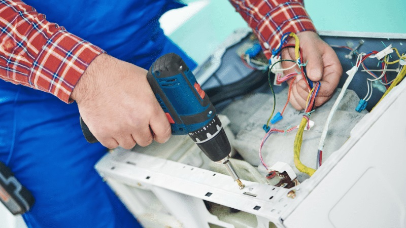 Yunusemre Eminçelik Eminçelik çamaşır makinesi kart tamiri – Su almama arızası orijinal parça ile giderildi. - Teknik servis örneği